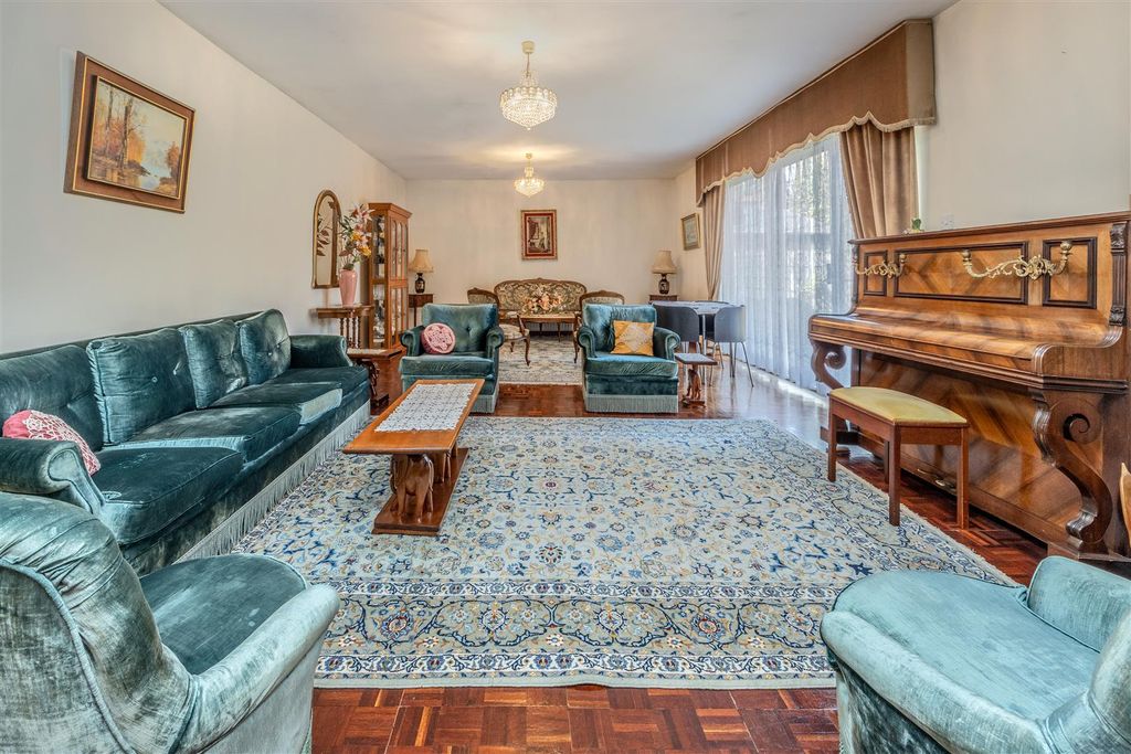 Property photo 2 of 28