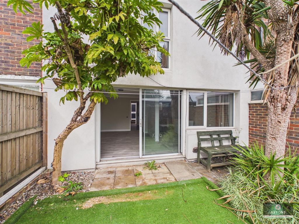 Property photo 1 of 13 Cam02067G0-Pr0394-Still014.Jpg