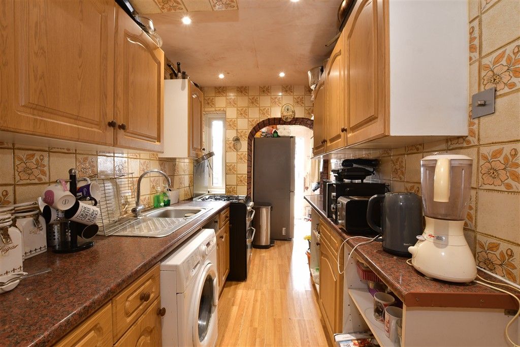 Property photo 3 of 8 Kitchen