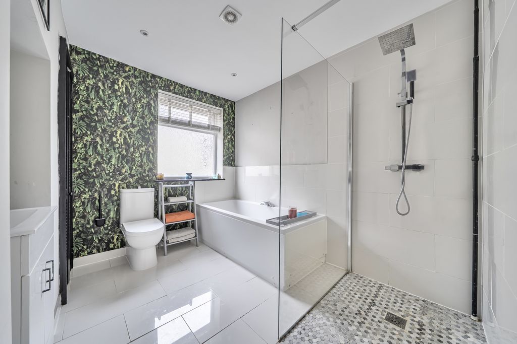 Property photo 3 of 25 Bathroom