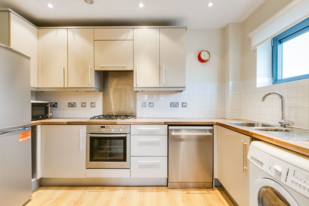 Property photo 3 of 6