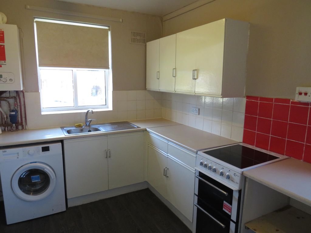 Property photo 2 of 8 Kitchen