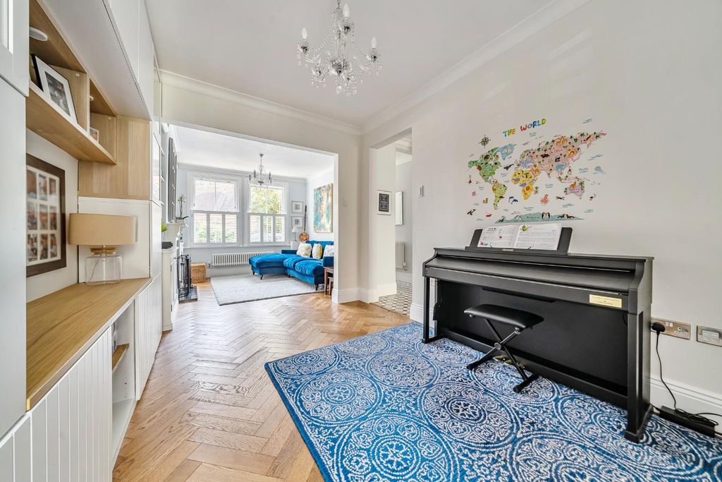 Property photo 2 of 18