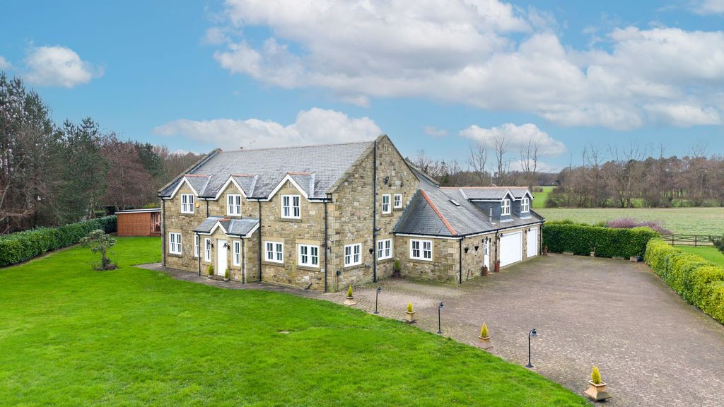 Property photo 2 of 55 Charleswood House