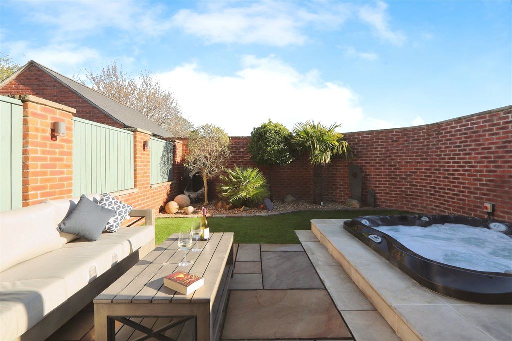 Property photo 3 of 24 Picture No. 25