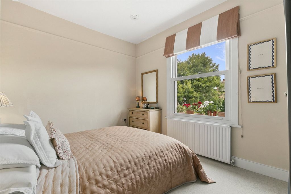 Property photo 3 of 8 Picture No. 16