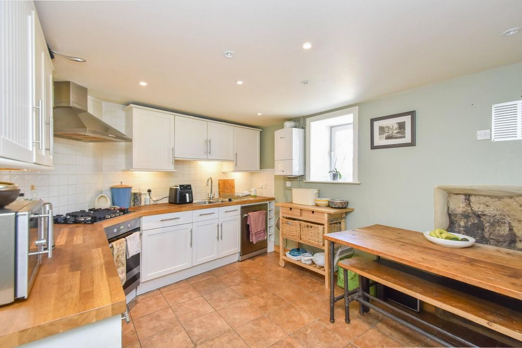 Property photo 2 of 20 63Briggate-2.Jpg