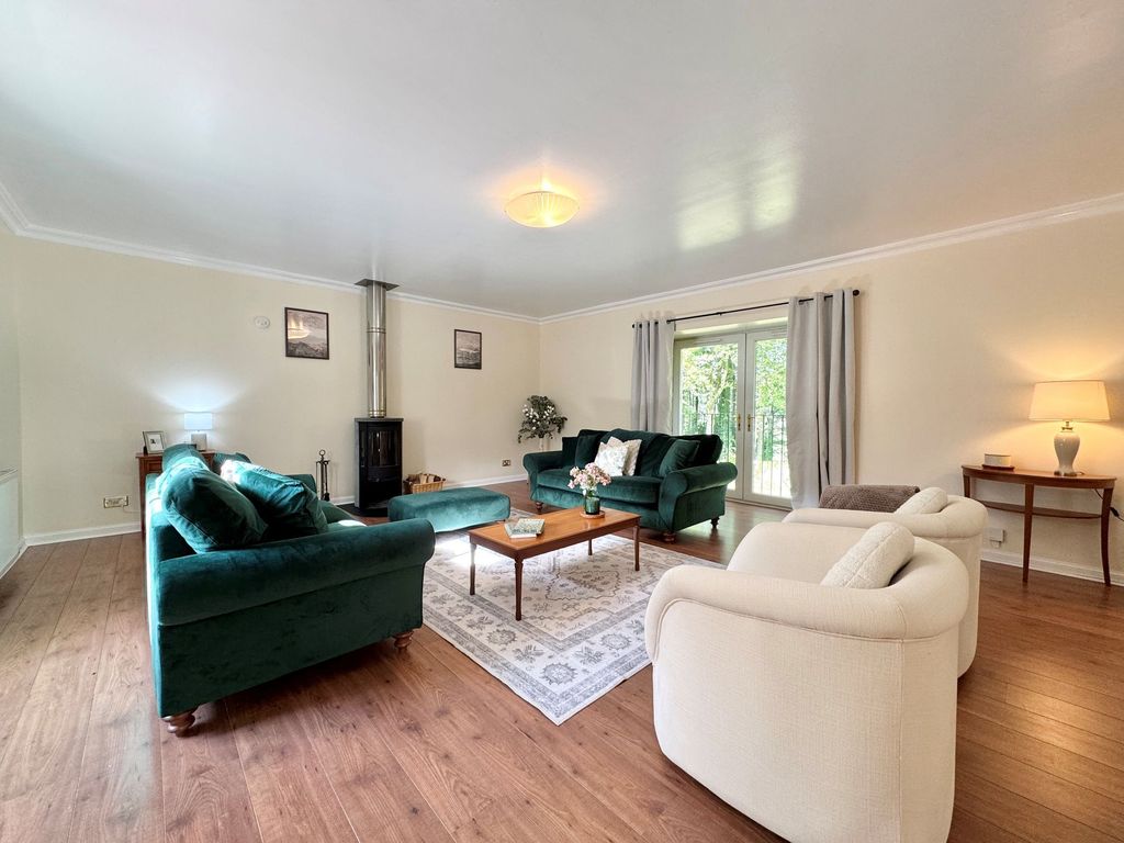 Property photo 2 of 34