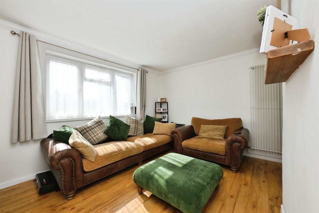 Property photo 2 of 26