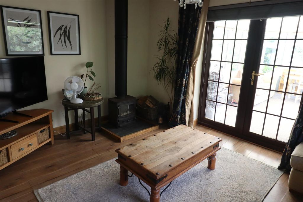Property photo 2 of 11 Living Room.Jpg