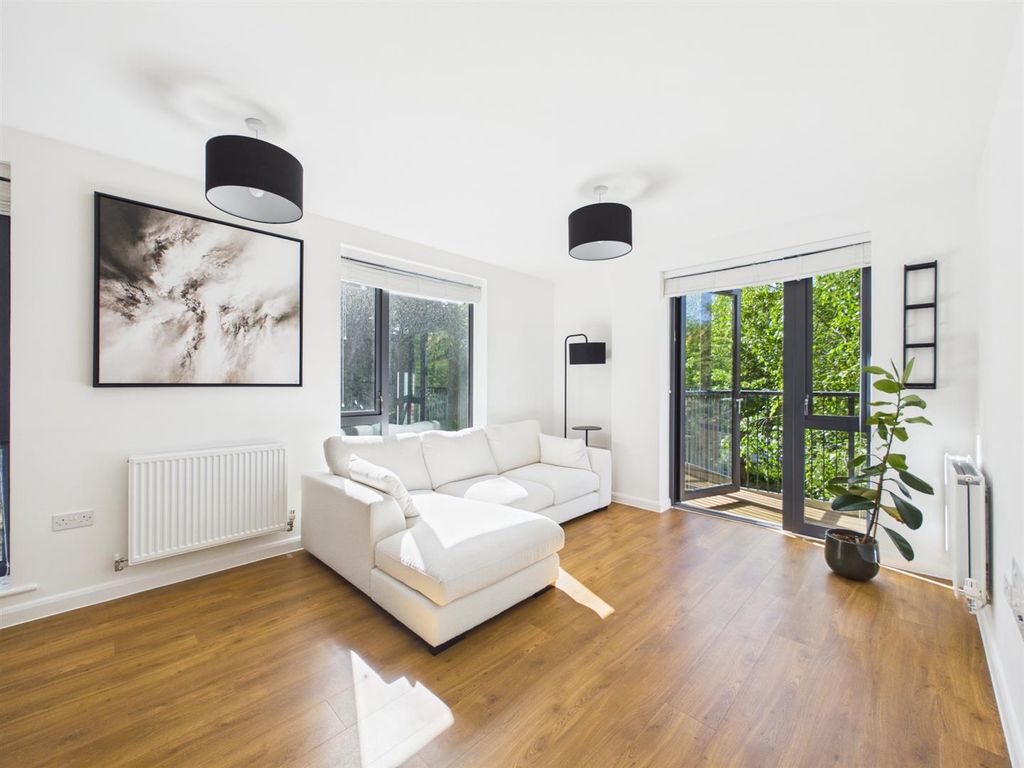Property photo 3 of 13 Cam01563G0-Pr0274-Still008.Jpg
