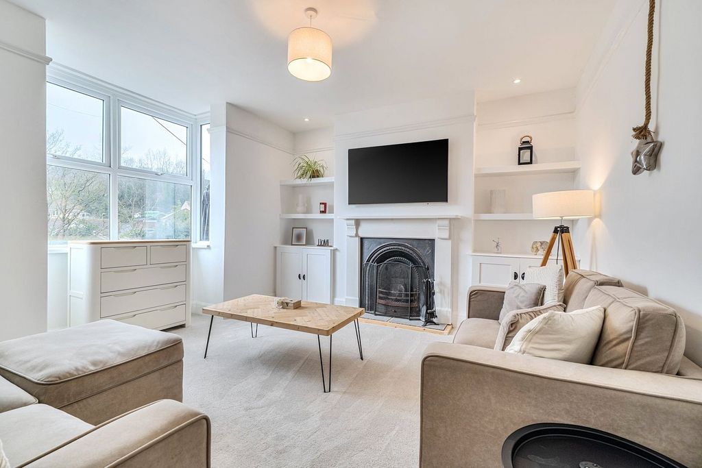 Property photo 2 of 27 Lounge