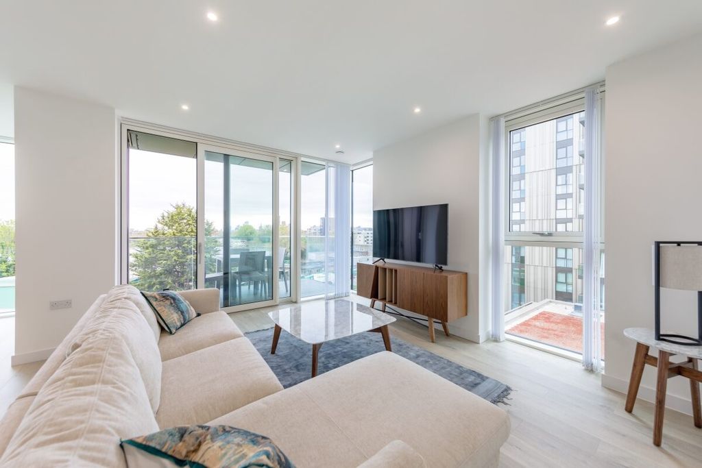 Property photo 2 of 33