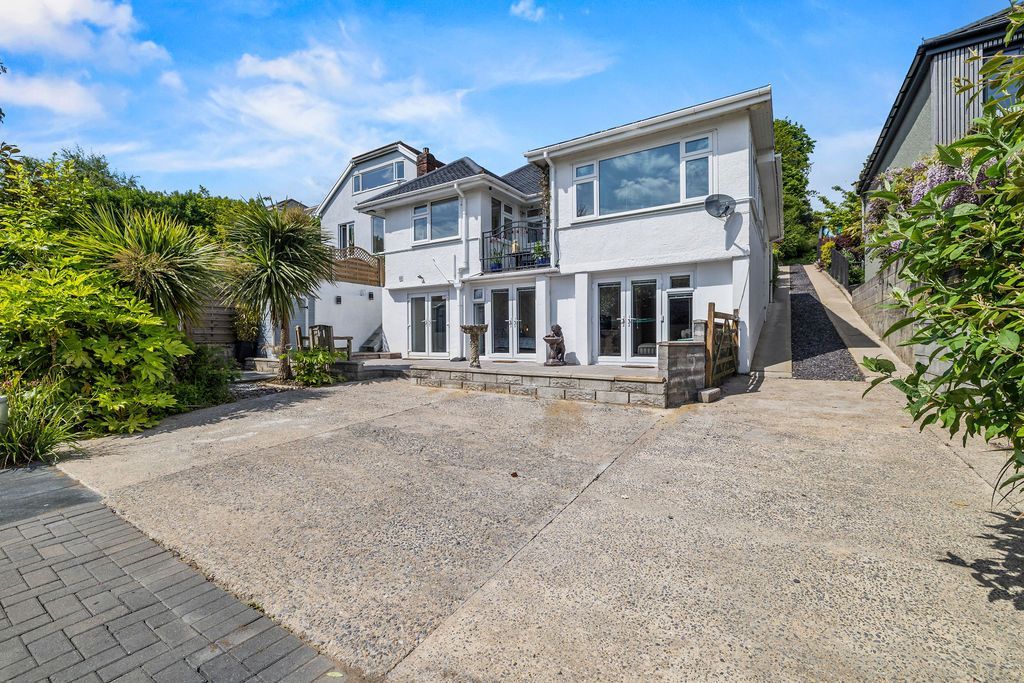 Property photo 2 of 37