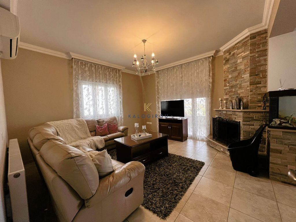 Property photo 2 of 39