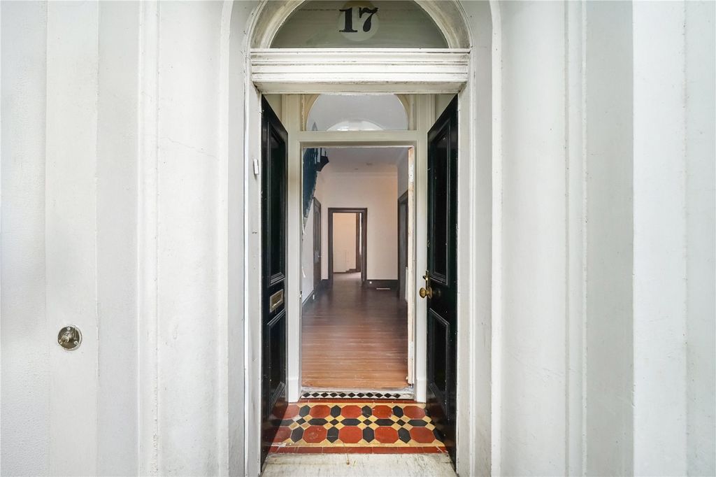 Property photo 3 of 31 Entrance