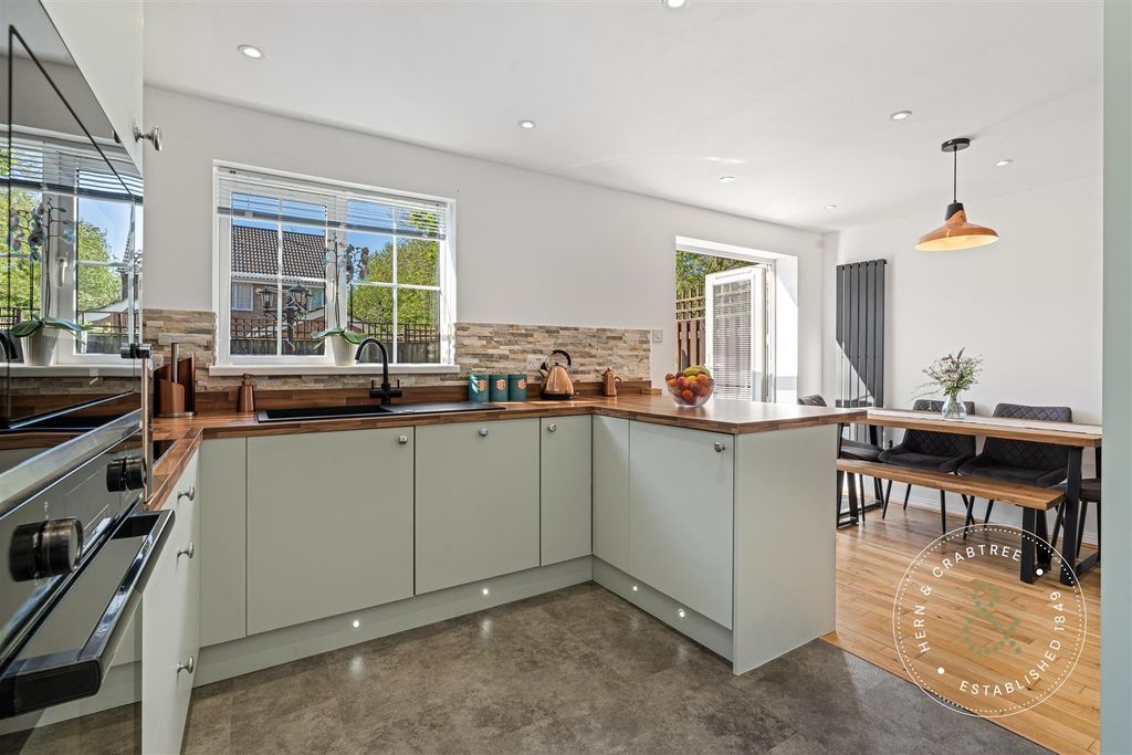 Property photo 2 of 40 Maes Y Bryn, Hern Crabtree (4).Jpg