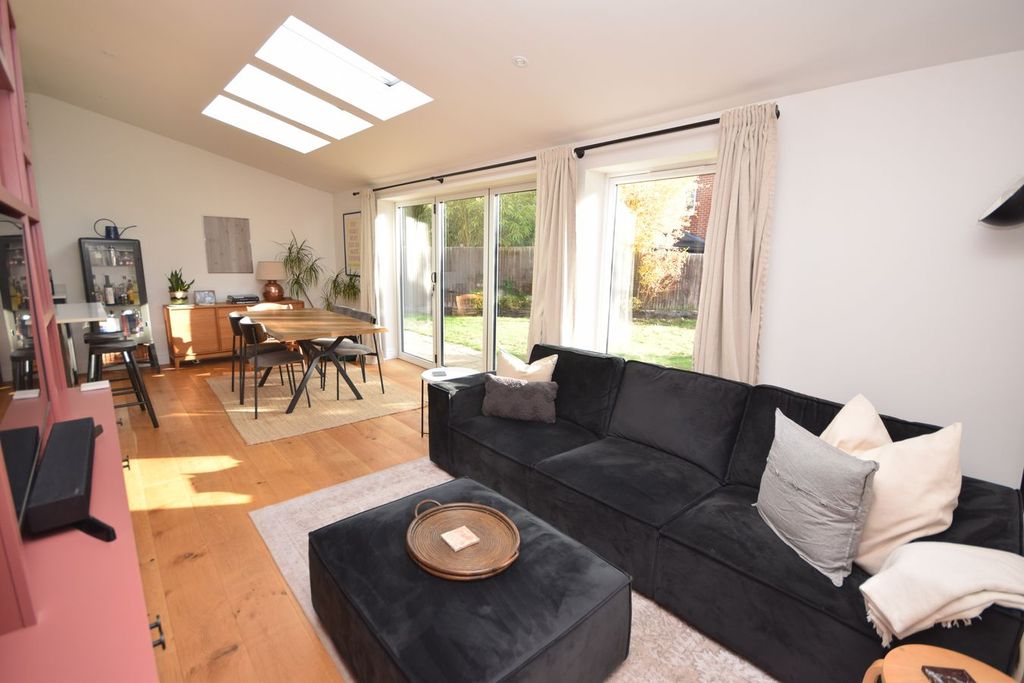 Property photo 2 of 18