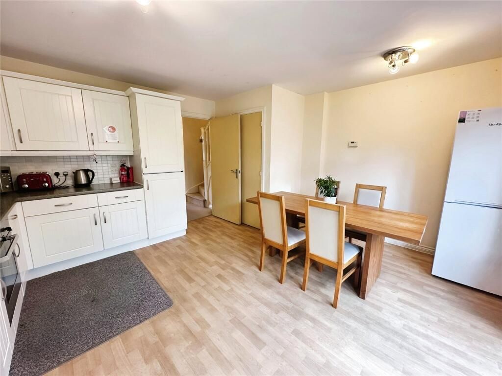 Property photo 3 of 20 8728_Qex250252_Img_02_0000.Jpeg