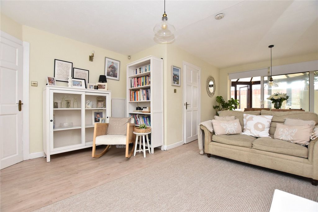 Property photo 3 of 19 Picture No. 12