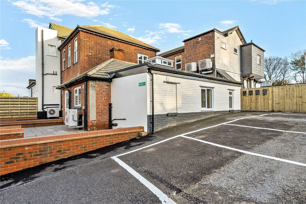 Property photo 1 of 16 Picture No. 05