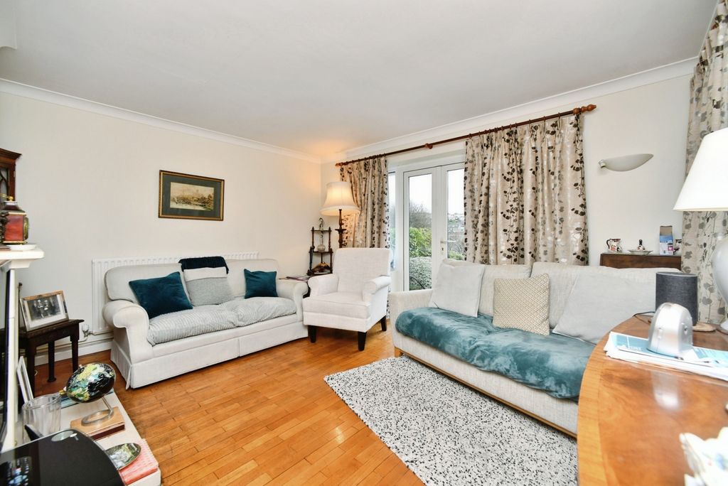 Property photo 2 of 19 Living Room