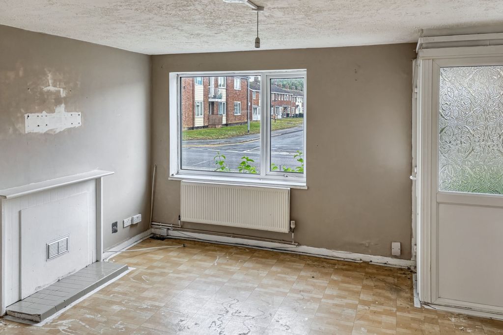 Property photo 3 of 12 20 Butneys, Basildon, Essex, Ss14 2Dj