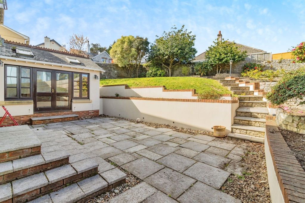Property photo 2 of 22