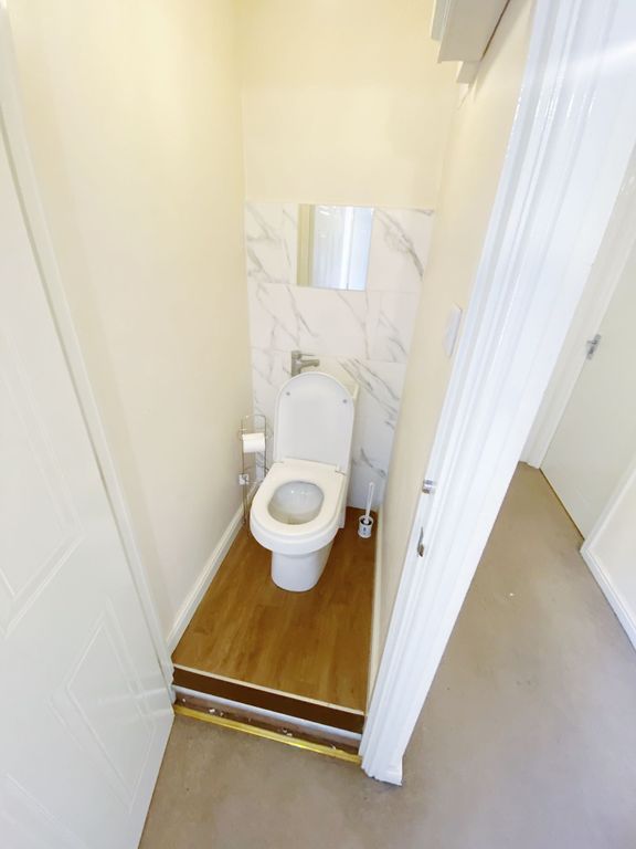 Property photo 3 of 10 Bright, Freshly Renovated WC With Modern White Fit...