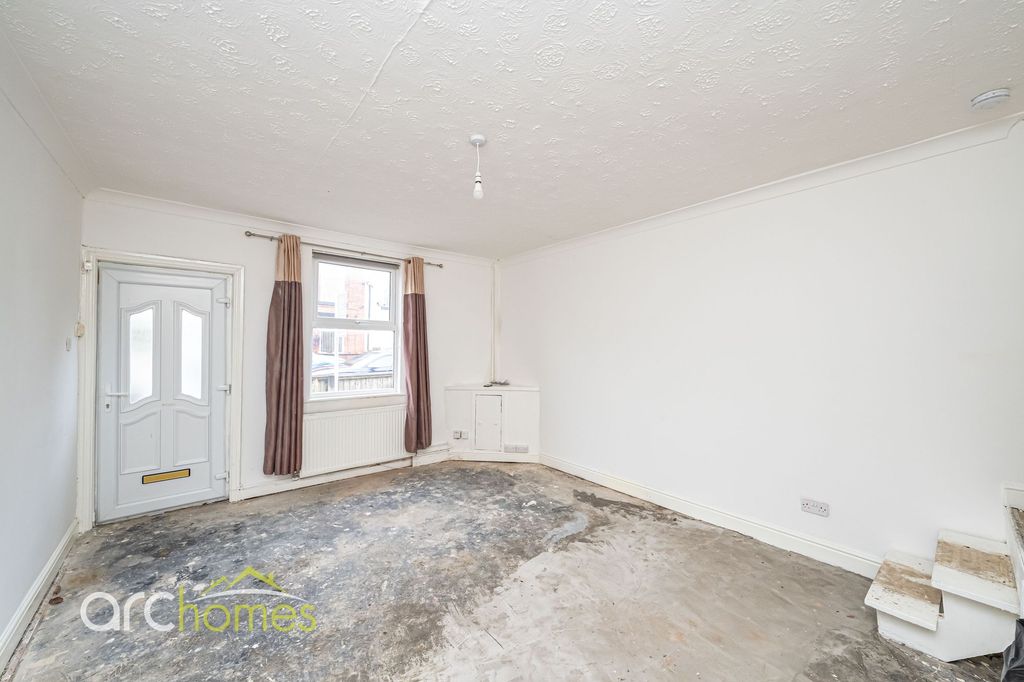 Property photo 2 of 13