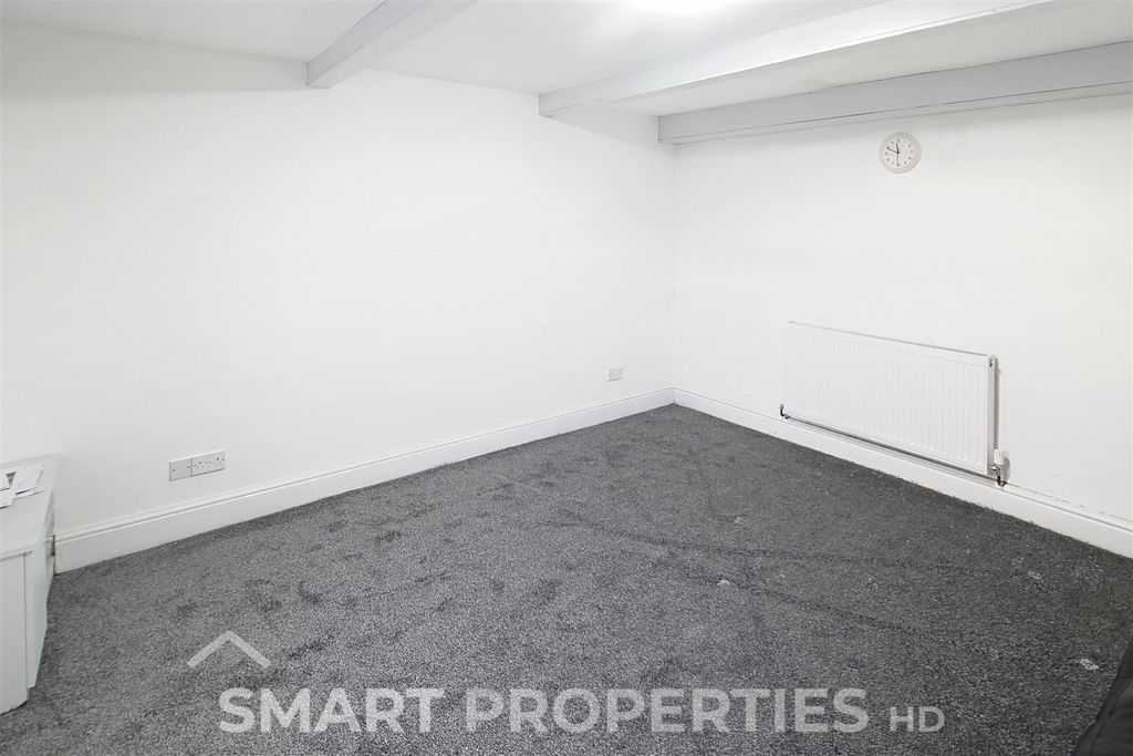 Property photo 2 of 7 225-Blackmoorfoot-Rd_00002.Jpeg