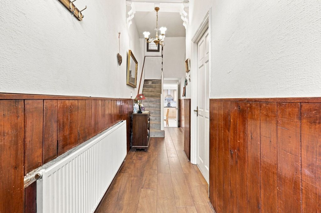 Property photo 3 of 28
