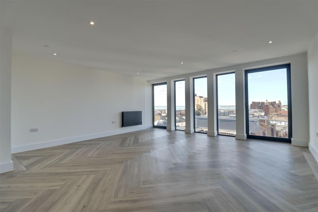 Property photo 1 of 14 27202134-35F4-4Fb2-8942-78F1A0B87F1C_1_201_A.Jpeg