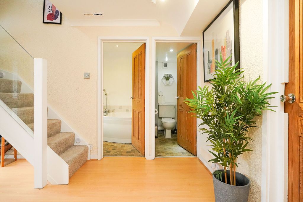 Property photo 2 of 29