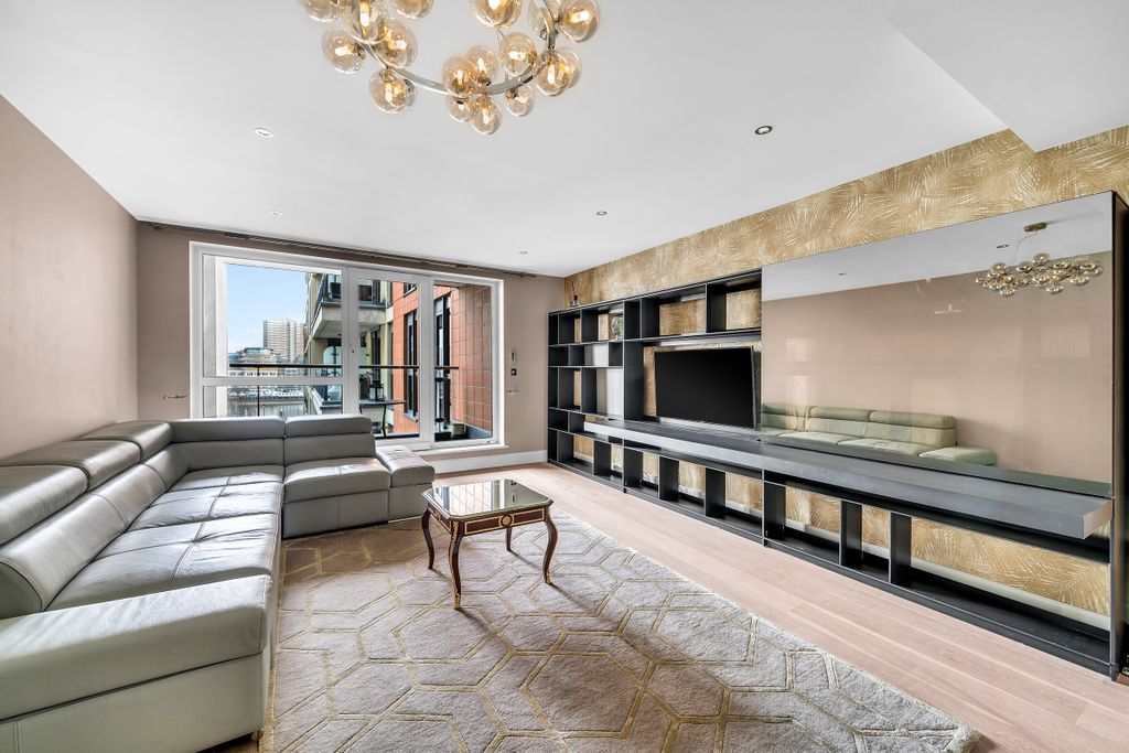 Property photo 3 of 27