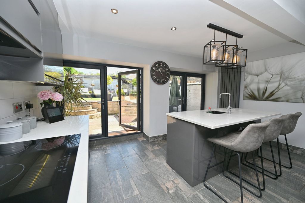 Property photo 1 of 29