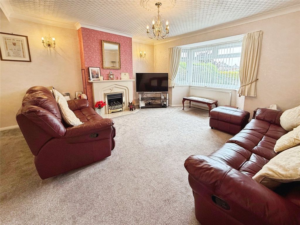 Property photo 2 of 15 Lounge