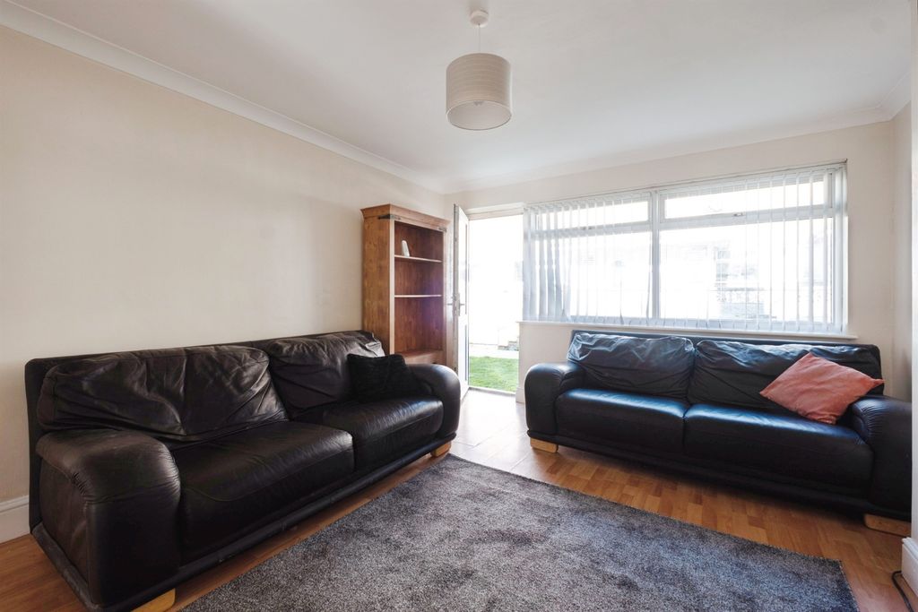 Property photo 3 of 17