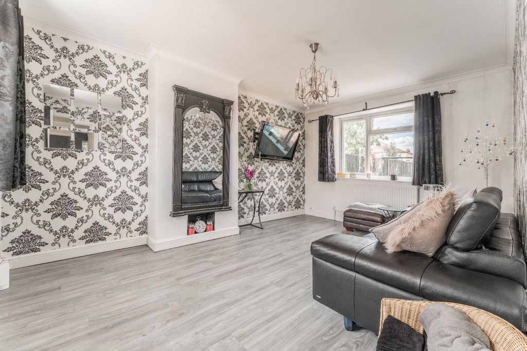 Property photo 2 of 13 5244572