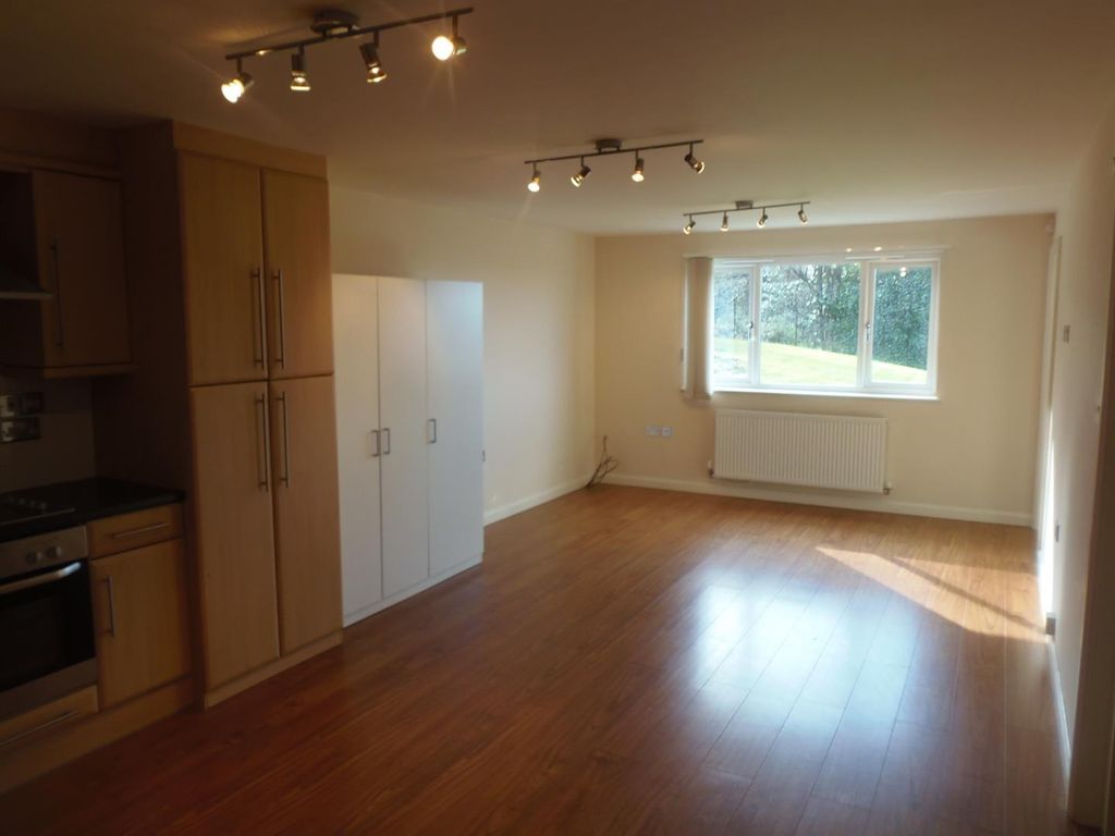 Property photo 2 of 5 2 Bedroom Flat For Rent