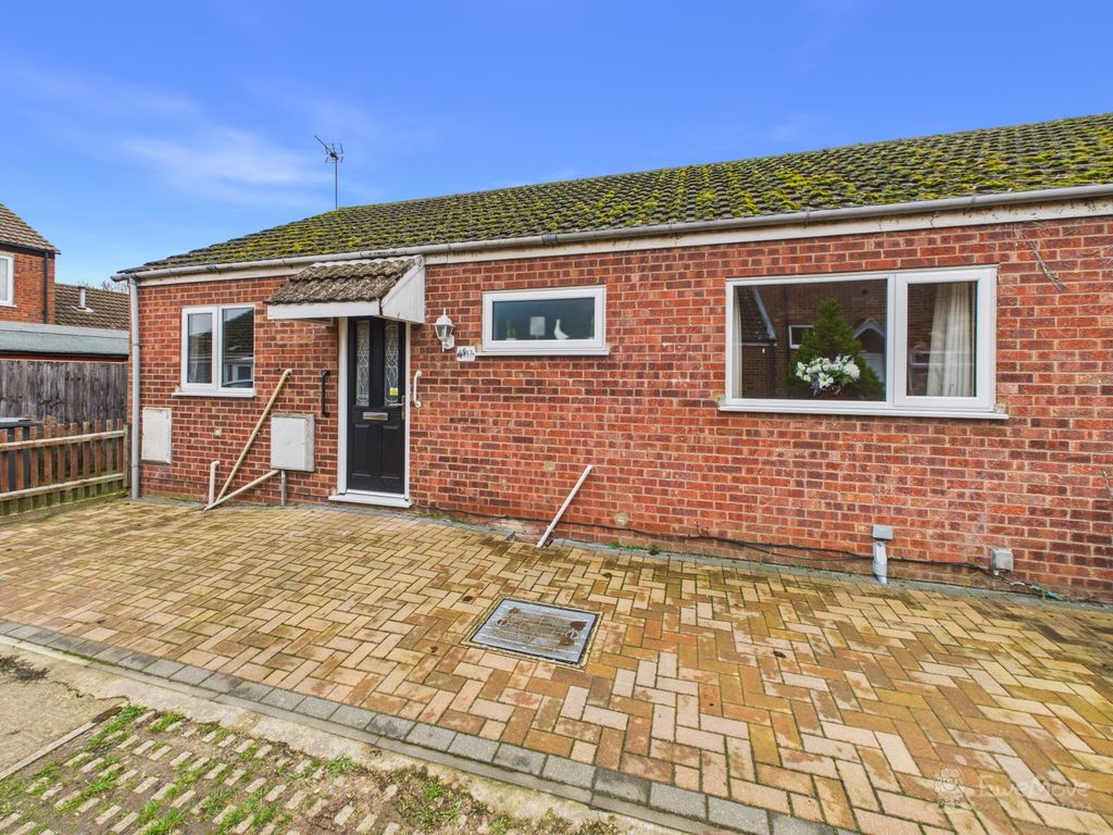 Property photo 1 of 16 Front Of House- Mark Stephens Ewemove Newmarket An