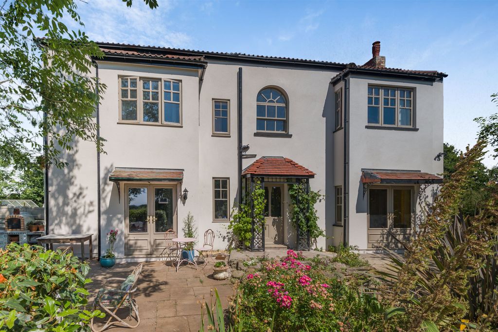 Property photo 1 of 34