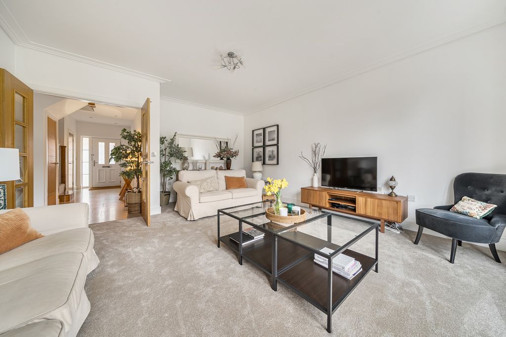 Property photo 3 of 17 Sitting Room