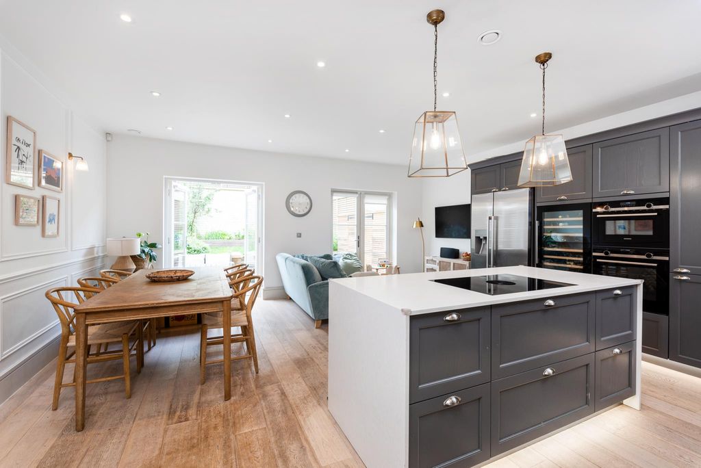 Property photo 2 of 21 Image