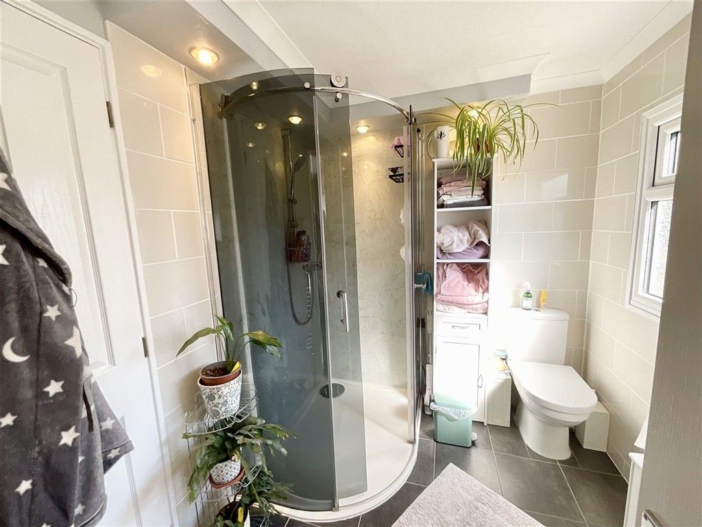 Property photo 3 of 8 Ensuite
