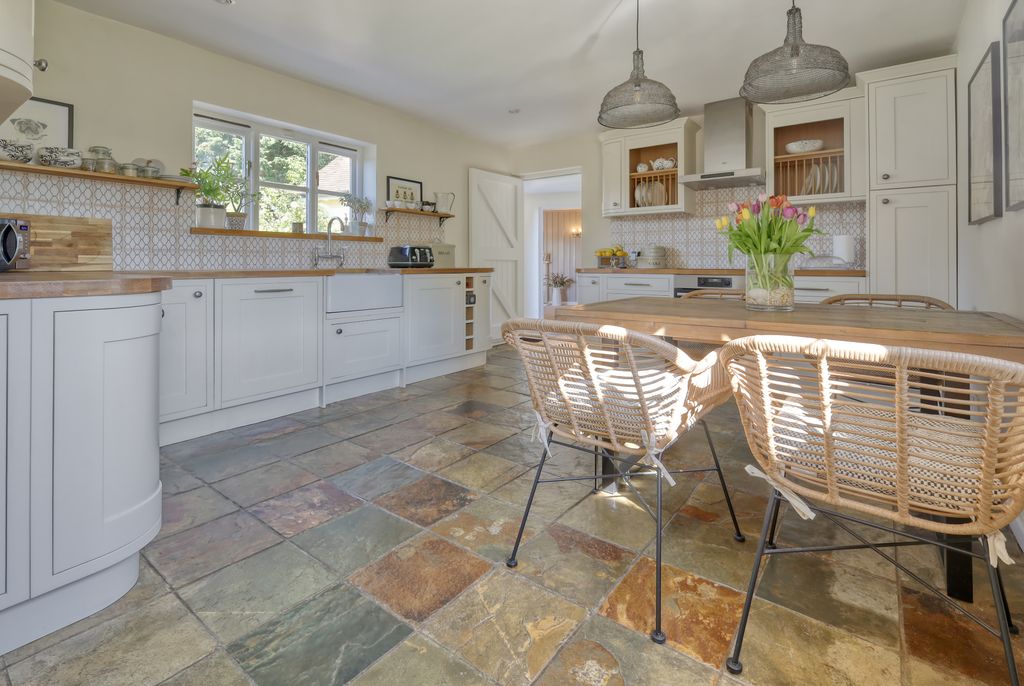 Property photo 3 of 25 Kitchen/Diner