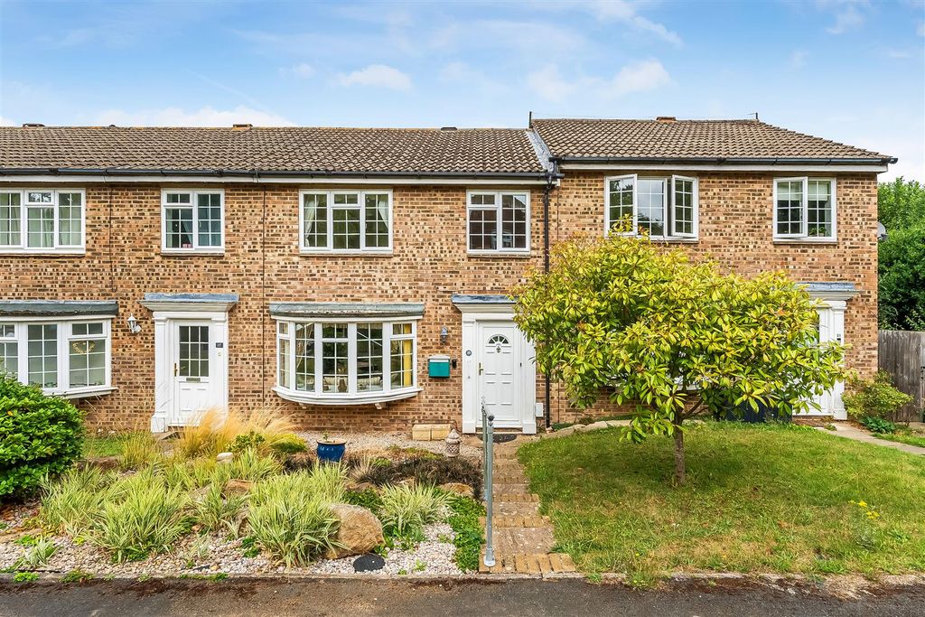 Property photo 1 of 12 19-Aquila-Close-16.Jpg