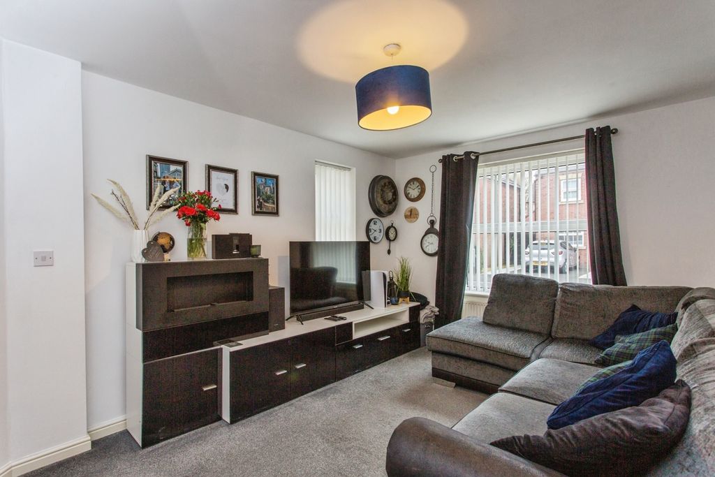 Property photo 2 of 17 Photo