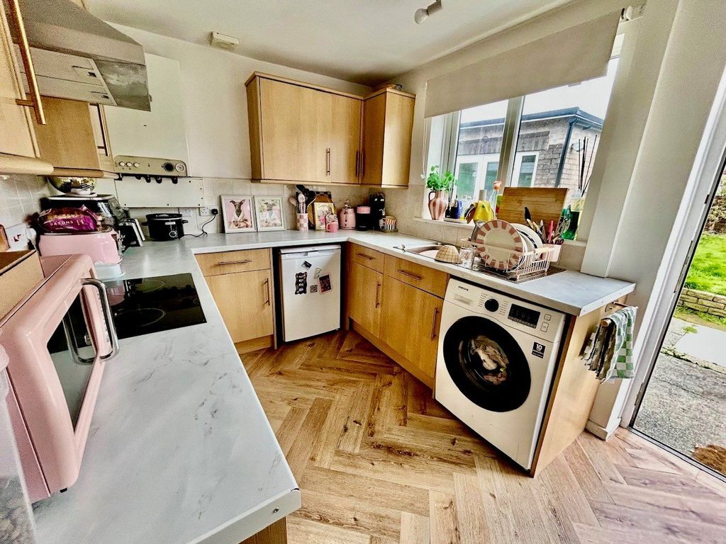 Property photo 3 of 5 Kitchen