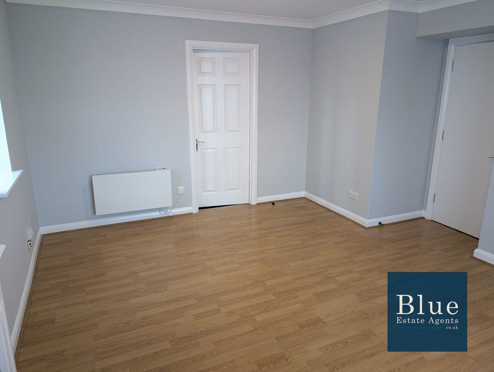 Property photo 1 of 10 Lounge